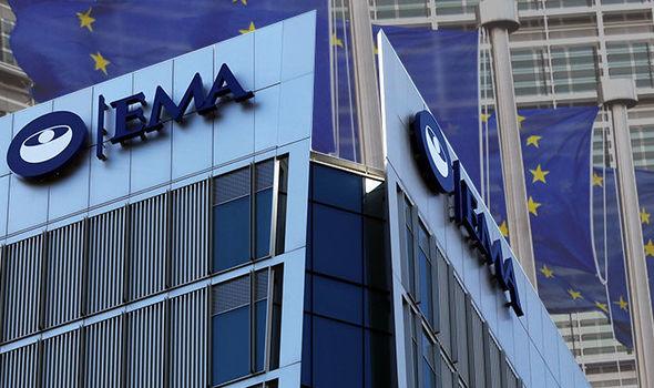 Pfizer και BioNTech κατέθεσαν αίτηση έγκρισης του εμβολίου κατά της covid-19 στον ΕΜΑ Pfizer και BioNTech κατέθεσαν αίτηση έγκρισης του εμβολίου κατά της covid-19 στον ΕΜΑ