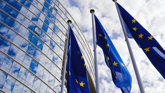 Η ΕΕ προειδοποιεί να μην μειωθεί η καραντίνα των 14 ημερών Η ΕΕ προειδοποιεί να μην μειωθεί η καραντίνα των 14 ημερών