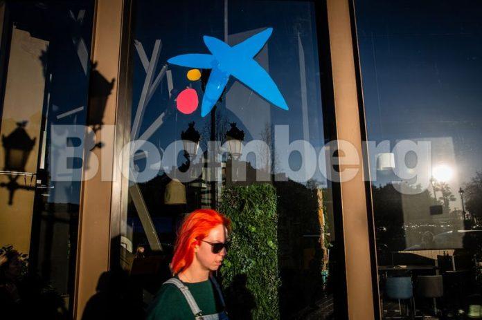 Ισπανία: CaixaBank και Bankia εξετάζουν συγχώνευση ύψους 17 δισ. ευρώ Ισπανία: CaixaBank και Bankia εξετάζουν συγχώνευση ύψους 17 δισ. ευρώ