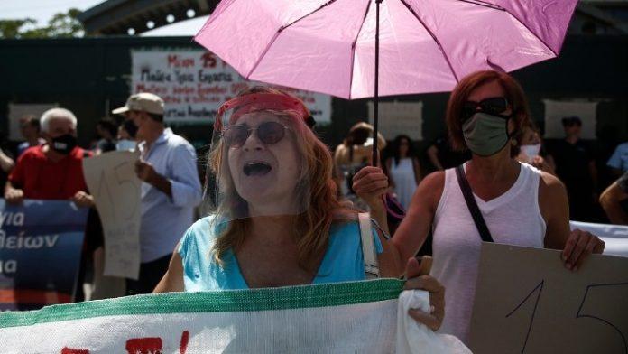 Κινητοποίηση έξω από το υπουργείο Παιδείας Κινητοποίηση έξω από το υπουργείο Παιδείας