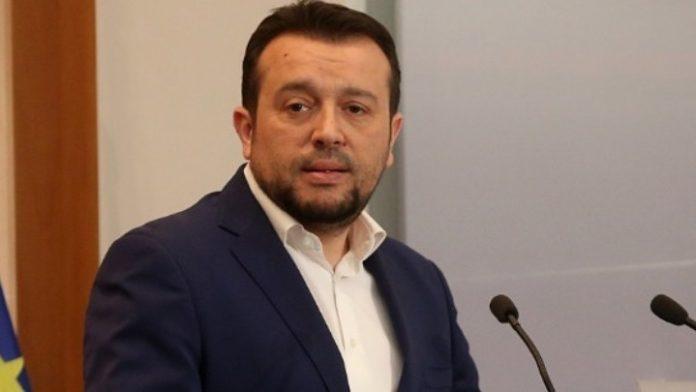 Έρχεται «γαλαζοκόκκινος πόλεμος» για τα… μάτια του Παππά Έρχεται «γαλαζοκόκκινος πόλεμος» για τα… μάτια του Παππά