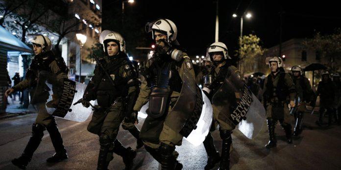 Ένταση και προσαγωγές σε κινητοποίηση για το Πολυτεχνείο Ένταση και προσαγωγές σε κινητοποίηση για το Πολυτεχνείο