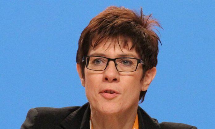 Yπουργός Άμυνας της Γερμανίας: «Η διαμαρτυρία της Τουρκίας είναι αδικαιολόγητη» Yπουργός Άμυνας της Γερμανίας: «Η διαμαρτυρία της Τουρκίας είναι αδικαιολόγητη»