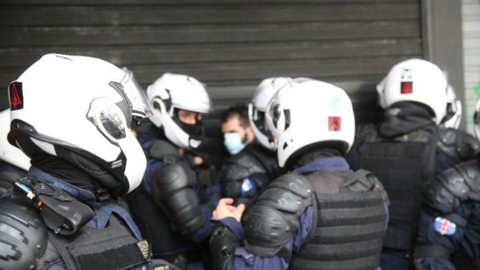 Ένταση στην Πανεπιστημίου – Προσαγωγή πέντε ατόμων που συμμετείχαν στην πορεία του ΚΚΕ Ένταση στην Πανεπιστημίου – Προσαγωγή πέντε ατόμων που συμμετείχαν στην πορεία του ΚΚΕ