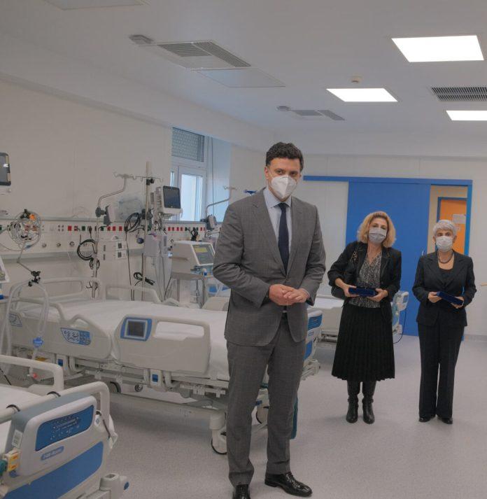 Ο υπουργός Υγείας εγκαινίασε 12 νέες κλίνες ΜΕΘ στο Νοσοκομείο Νίκαιας Ο υπουργός Υγείας εγκαινίασε 12 νέες κλίνες ΜΕΘ στο Νοσοκομείο Νίκαιας