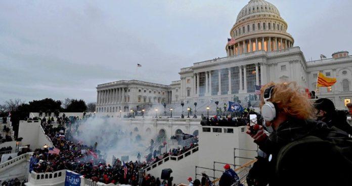 Τέσσερις άνθρωποι έχασαν τη ζωή τους στα επεισόδια στην Ουάσινγκτον, 52 συλλήψεις Τέσσερις άνθρωποι έχασαν τη ζωή τους στα επεισόδια στην Ουάσινγκτον, 52 συλλήψεις