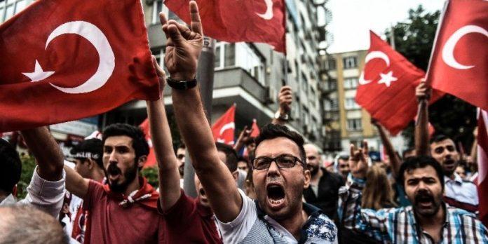 Θα απαγορευθούν οι Γκρίζοι Λύκοι στη Γερμανία; Θα απαγορευθούν οι Γκρίζοι Λύκοι στη Γερμανία;
