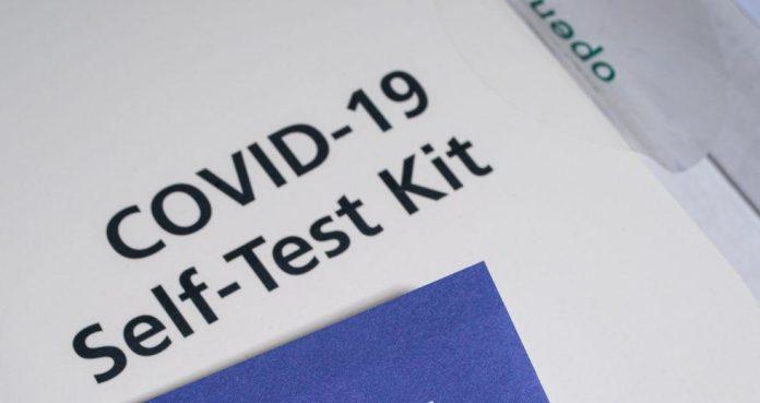 Δωρεάν self tests για όλους από 18 έως 30 ετών, από σήμερα Δευτέρα Δωρεάν self tests για όλους από 18 έως 30 ετών, από σήμερα Δευτέρα