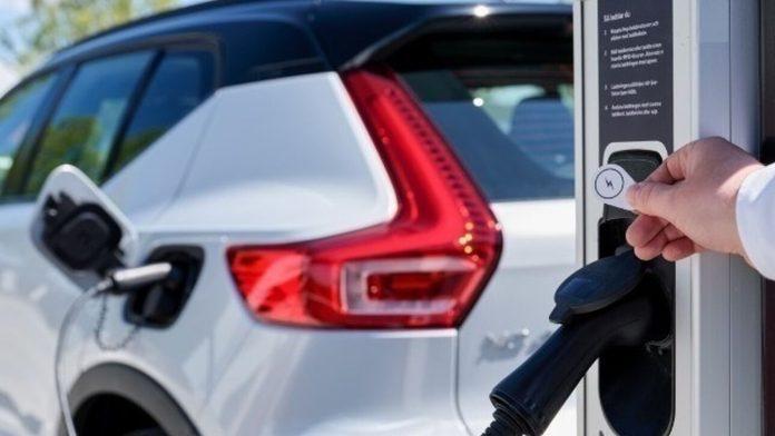 Κινούμαι ηλεκτρικά 2: Πότε ανοίγει η πλατφόρμα για το νέο πρόγραμμα επιδότησης αγοράς ηλεκτρικών οχημάτων Κινούμαι ηλεκτρικά 2: Πότε ανοίγει η πλατφόρμα για το νέο πρόγραμμα επιδότησης αγοράς ηλεκτρικών οχημάτων