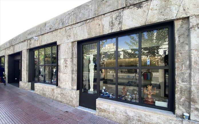 Εγκαινιάστηκαν τα ανακαινισμένα ιστορικά Ανθοπωλεία της Βουλής Εγκαινιάστηκαν τα ανακαινισμένα ιστορικά Ανθοπωλεία της Βουλής