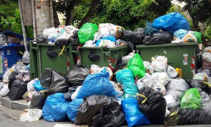 Στους δήμους η αρμοδιότητα αποκομιδής σκουπιδιών Στους δήμους η αρμοδιότητα αποκομιδής σκουπιδιών