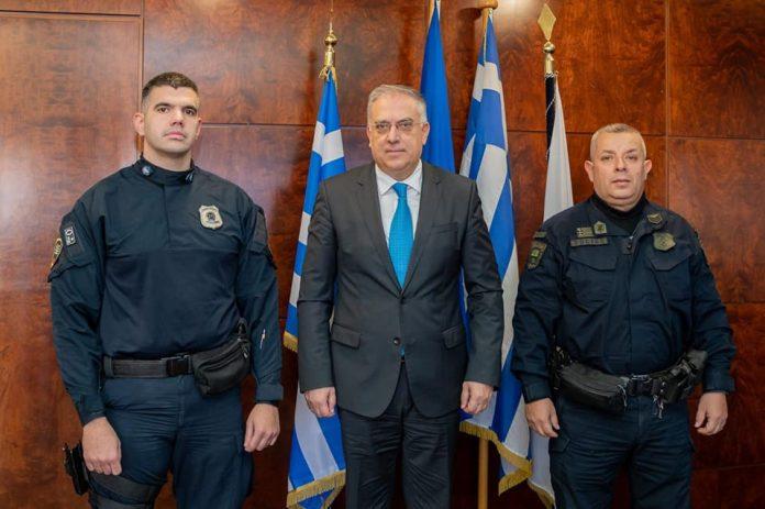 Τάκης Θεοδωρικάκος: «Σεβασμός, αγάπη και στήριξη στους αστυνομικούς μας που πολλές φορές υπερβαίνουν τον ίδιο τους τον εαυτό για τη ζωή των συνανθρώπων μας» Τάκης Θεοδωρικάκος: «Σεβασμός, αγάπη και στήριξη στους αστυνομικούς μας που πολλές φορές υπερβαίνουν τον ίδιο τους τον εαυτό για τη ζωή των συνανθρώπων μας»