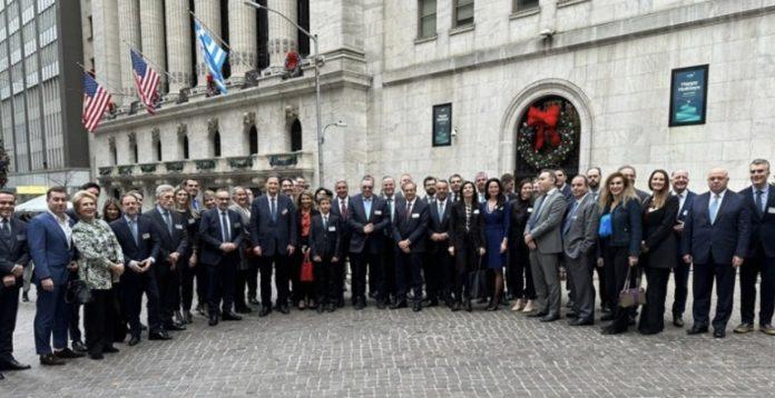 Στα γαλανόλευκα το Χρηματιστήριο της Νέας Υόρκης για την «Ημέρα Ελλάδος-Αμερικής» Στα γαλανόλευκα το Χρηματιστήριο της Νέας Υόρκης για την «Ημέρα Ελλάδος-Αμερικής»