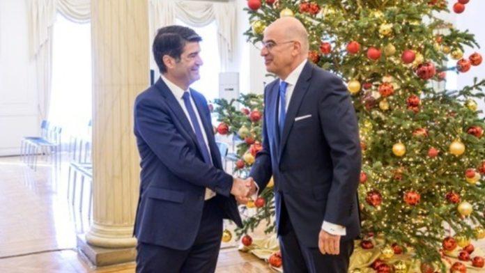 Συνάντηση Δένδια με τον Γάλλο πρέσβη: Στο επίκεντρο η στρατηγική συνεργασία Αθήνας – Παρισίου Συνάντηση Δένδια με τον Γάλλο πρέσβη: Στο επίκεντρο η στρατηγική συνεργασία Αθήνας – Παρισίου