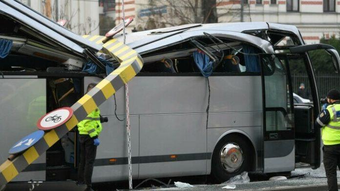 Τροχαίο στο Βουκουρέστι σε τουριστικό λεωφορείο με Έλληνες Τροχαίο στο Βουκουρέστι σε τουριστικό λεωφορείο με Έλληνες