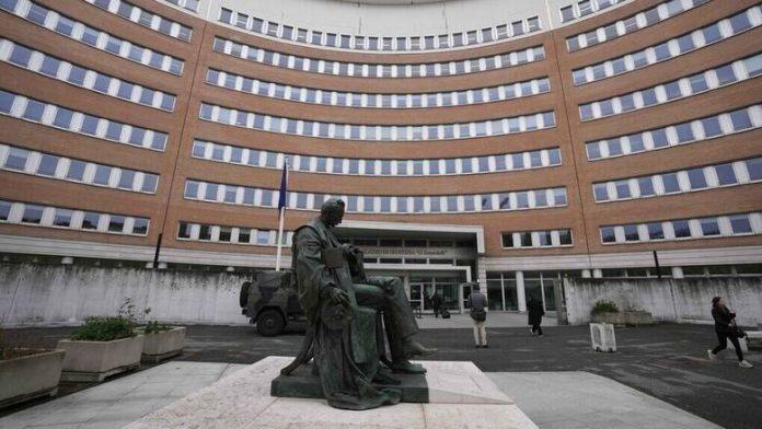 La Repubblica: Φωτογραφίες – ντοκουμέντο της εφημερίδας με αναφορά σε συνάντηση των Τζόρτζι και Παντσέρι με τον υπ. Εργασίας του Κατάρ La Repubblica: Φωτογραφίες – ντοκουμέντο της εφημερίδας με αναφορά σε συνάντηση των Τζόρτζι και Παντσέρι με τον υπ. Εργασίας του Κατάρ