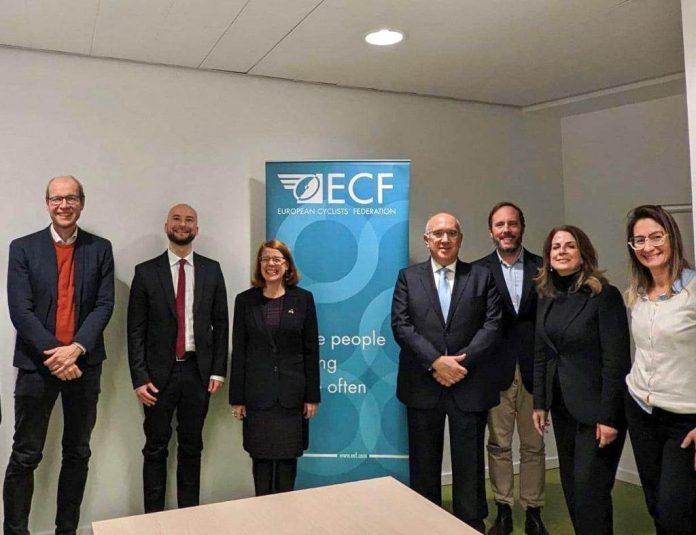 Ο Υφυπουργός Μεταφορών κ. Μιχάλης Παπαδόπουλος υπέγραψε την Ευρωπαϊκή Διακήρυξη για το Ποδήλατο με τον Βέλγο Αναπληρωτή Πρωθυπουργό και Υπουργό Μεταφορών Georges Gilkinet Ο Υφυπουργός Μεταφορών κ. Μιχάλης Παπαδόπουλος υπέγραψε την Ευρωπαϊκή Διακήρυξη για το Ποδήλατο με τον Βέλγο Αναπληρωτή Πρωθυπουργό και Υπουργό Μεταφορών Georges Gilkinet