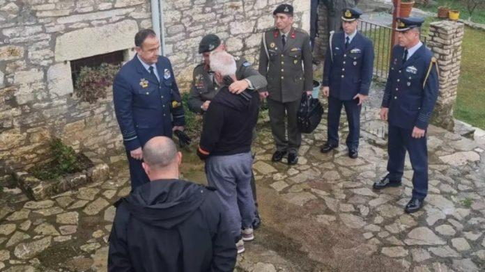 Την οικογένεια του 29χρονου υποσμηναγού Τουρούτσικα επισκέφθηκε ο Κων. Φλώρος Την οικογένεια του 29χρονου υποσμηναγού Τουρούτσικα επισκέφθηκε ο Κων. Φλώρος