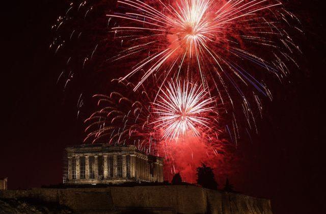 H Αθήνα υποδέχθηκε το 2023 με φαντασμαγορικό θέαμα H Αθήνα υποδέχθηκε το 2023 με φαντασμαγορικό θέαμα