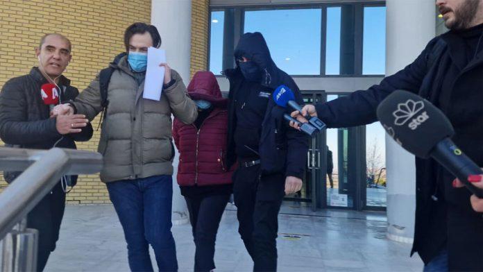 Βέροια: Αρνείται τις κατηγορίες η 29χρονη που φέρεται να πέταξε το 11μηνο κοριτσάκι της στον Αλιάκμονα Βέροια: Αρνείται τις κατηγορίες η 29χρονη που φέρεται να πέταξε το 11μηνο κοριτσάκι της στον Αλιάκμονα