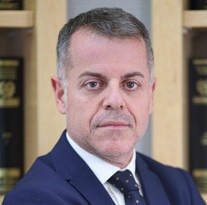 Ο Γιάννης Καρούζος σχολιάζει το θέμα των τριετιών Ο Γιάννης Καρούζος σχολιάζει το θέμα των τριετιών