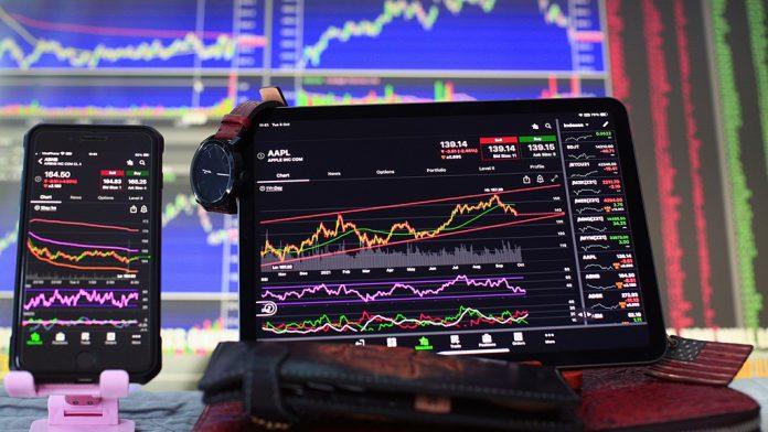 Ισχυρές πιέσεις δέχονται οι μετοχές στη χρηματιστηριακή αγορά Ισχυρές πιέσεις δέχονται οι μετοχές στη χρηματιστηριακή αγορά