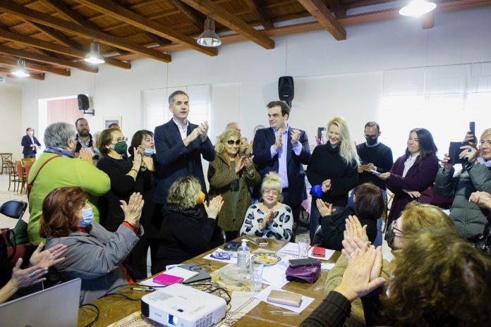 Λέσχη Φιλίας : Η εξοικείωση των ηλικιωμένων με τις ψηφιακές υπηρεσίες Λέσχη Φιλίας : Η εξοικείωση των ηλικιωμένων με τις ψηφιακές υπηρεσίες