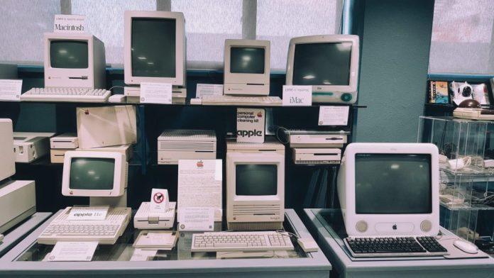 Η μεγαλύτερη συλλογή παλαιών Apple πωλείται σε δημοπρασία στο Λος Άντζελες Η μεγαλύτερη συλλογή παλαιών Apple πωλείται σε δημοπρασία στο Λος Άντζελες