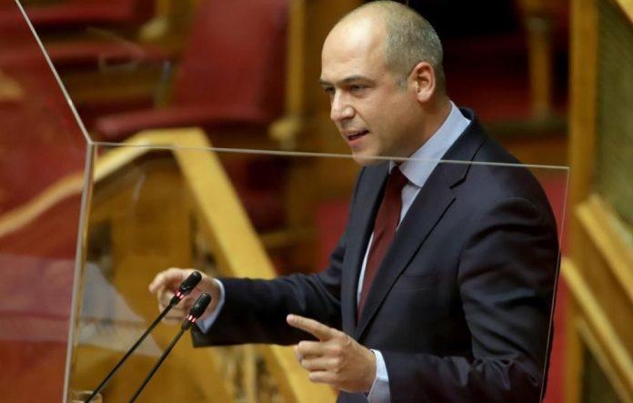 Με τον Πειραιά «φλερτάρει» ο Χριστόφορος Μπουτσικάκης Με τον Πειραιά «φλερτάρει» ο Χριστόφορος Μπουτσικάκης
