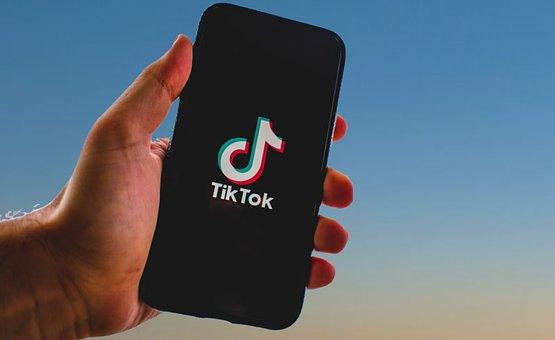 Στις ΗΠΑ οι περισσότεροι στρέφονται στο TikTok για τις ειδήσεις Στις ΗΠΑ οι περισσότεροι στρέφονται στο TikTok για τις ειδήσεις