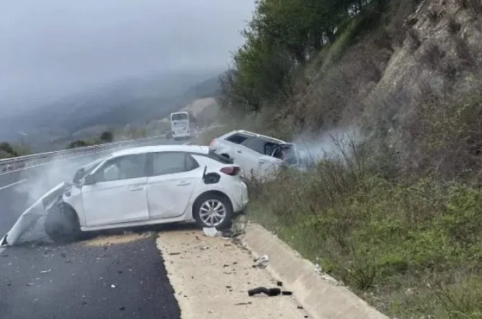 Τροχαίο δυστύχημα στην Εγνατία Οδό: 6 νεκροί και 6 τραυματίες Τροχαίο δυστύχημα στην Εγνατία Οδό: 6 νεκροί και 6 τραυματίες