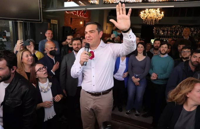 Τσίπρας: «Δώστε μας την δύναμη να αποτρέψουμε την κοινωνική λεηλασία» Τσίπρας: «Δώστε μας την δύναμη να αποτρέψουμε την κοινωνική λεηλασία»