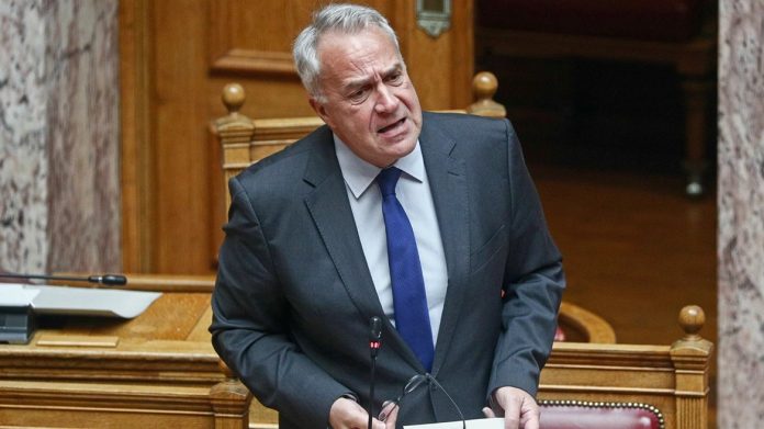 Με τις ψήφους ΝΔ- ΠΑΣΟΚ πέρασε η τροπολογία «μπλόκο» στο κόμμα Κασιδιάρη Με τις ψήφους ΝΔ- ΠΑΣΟΚ πέρασε η τροπολογία «μπλόκο» στο κόμμα Κασιδιάρη