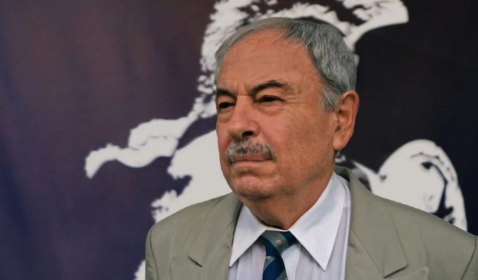 Δημήτρης Χατζηλιάδης: Ποιος είναι ο Ταξίαρχος που ανέλαβε πρόεδρος στο κόμμα Κασιδιάρη; Δημήτρης Χατζηλιάδης: Ποιος είναι ο Ταξίαρχος που ανέλαβε πρόεδρος στο κόμμα Κασιδιάρη;
