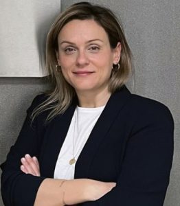 <img src="Ράνια-Καμπουροπούλου-υπεύθυνη-Εταιρικής-Κοινωνικής-Ευθύνης-ελίν.jpg" alt="η-ελίν-στηρίζει">
