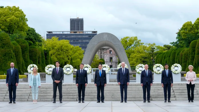 Οι ηγέτες της G7 απέτισαν φόρο τιμής στα θύματα της ατομικής βόμβας στη Χιροσίμα Οι ηγέτες της G7 απέτισαν φόρο τιμής στα θύματα της ατομικής βόμβας στη Χιροσίμα