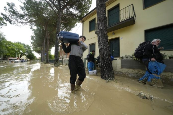 Η ιταλική κυβέρνηση ενέκρινε βοήθεια 2 δισ. ευρώ για την Εμίλια Ρομάνια Η ιταλική κυβέρνηση ενέκρινε βοήθεια 2 δισ. ευρώ για την Εμίλια Ρομάνια
