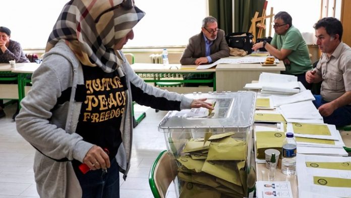 «Πόλεμο νεύρων» βλέπουν τα ΜΜΕ της Γερμανίας στα ως τώρα αποτελέσματα «Πόλεμο νεύρων» βλέπουν τα ΜΜΕ της Γερμανίας στα ως τώρα αποτελέσματα