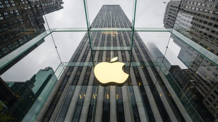 Η Apple προσέλκυσε 1 δισ. δολάρια σε καταθέσεις ταμιευτηρίου