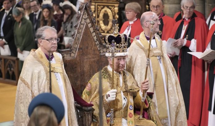 «God save the king» – Επίσημα βασιλιάς ο Κάρολος «God save the king» – Επίσημα βασιλιάς ο Κάρολος