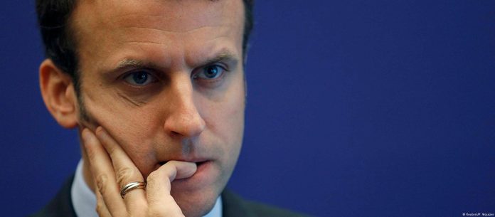 Ο Μακρόν δεσμεύεται να μην προωθήσει τη μεταρρύθμιση της εκλογικής διαδικασίας στη Νέα Καληδονία Ο Μακρόν δεσμεύεται να μην προωθήσει τη μεταρρύθμιση της εκλογικής διαδικασίας στη Νέα Καληδονία