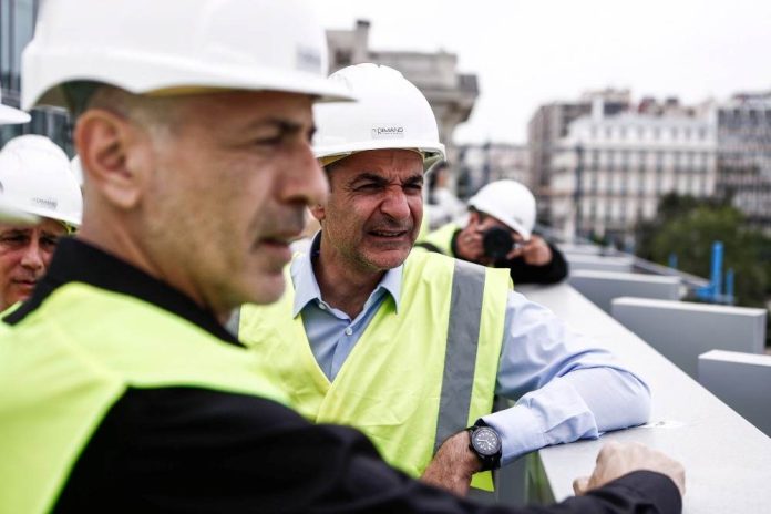 Στο «κόκκινο» ο Πειραιάς με φόντο τις κάλπες της Κυριακής Στο «κόκκινο» ο Πειραιάς με φόντο τις κάλπες της Κυριακής