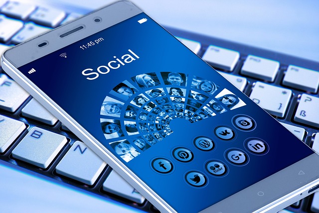 Βρετανία: Προς γενικευμένη απαγόρευση social media για ανηλίκους κάτω των 16 Τα social media «πηγή» ανησυχίας για τους νέους