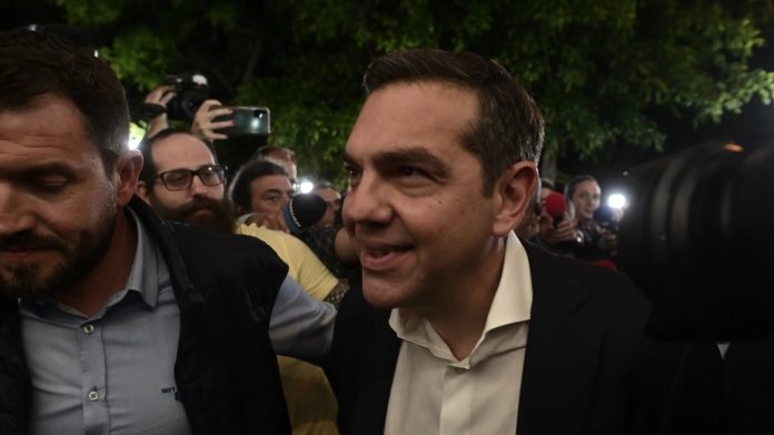Τσίπρας: «Θέτω τον εαυτό μου στην κρίση των μελών του κόμματος» Τσίπρας: «Θέτω τον εαυτό μου στην κρίση των μελών του κόμματος»