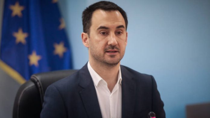 Χαρίτσης: «Πολύς κόσμος ζυγίζει τι θα ψηφίσει, δεν έχει αποφασίσει» Χαρίτσης: «Πολύς κόσμος ζυγίζει τι θα ψηφίσει, δεν έχει αποφασίσει»