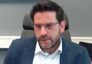 <img src="Αλέξανδρος-Ζιώμας-ITT-Director-του-ΔΑΑ.jpg" alt="νέες-εμπειρίες-και-καινοτόμες">