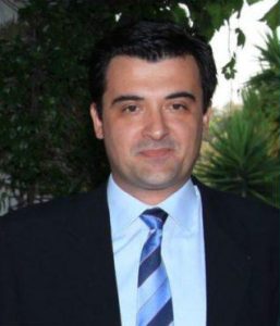 <img src="Κωνσταντίνος-Τσοβόλας-PhD-Καρδιολόγος.jpg" alt="τα-οφέλη-στην-υγεία">