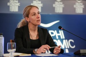 <img src="Μυρτώ-Παπαθάνου.jpg" alt="μένουν-πολλά-να-γίνουν">