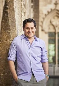 <img src="Ολιβιέ-Πυ-σκηνοθέτης.jpg" alt="η-μαντάμα-μπαττερφλάι-ανοίγει">