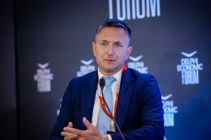 <img src="Χάρης-Μαργαρίτης-Group-Chief-Operating-Officer-της-Τράπεζας-Πειραιώς-scaled.jpg" alt="η-τεχνολογία-αλλάζει-τη-φύση">